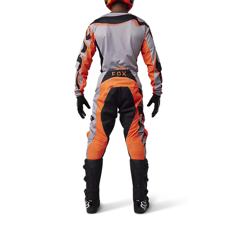 180 EMOTION PANT in a stylish design, showcasing its comfortable fit and versatile color, ideal for casual and active wear.