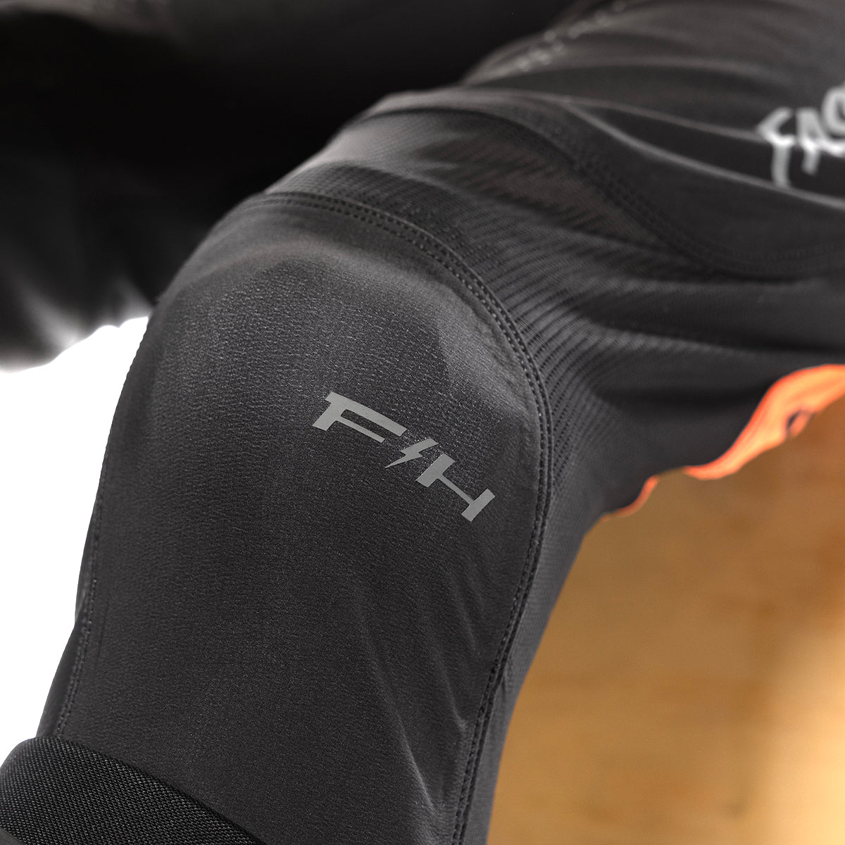 Helix Circuit Pant - Black/Hyper Coral