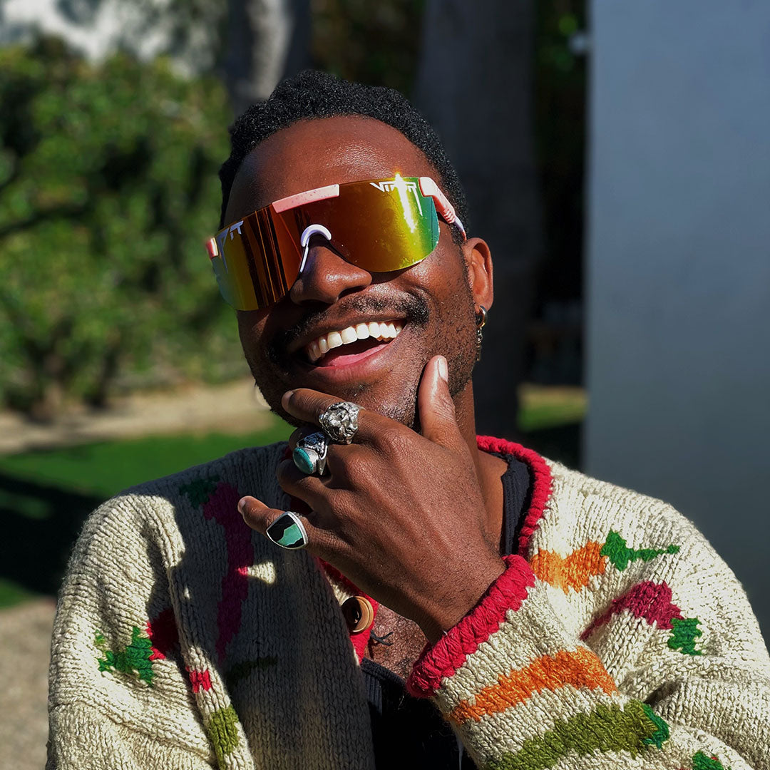 lifestyle - rings, sweater, sunglight