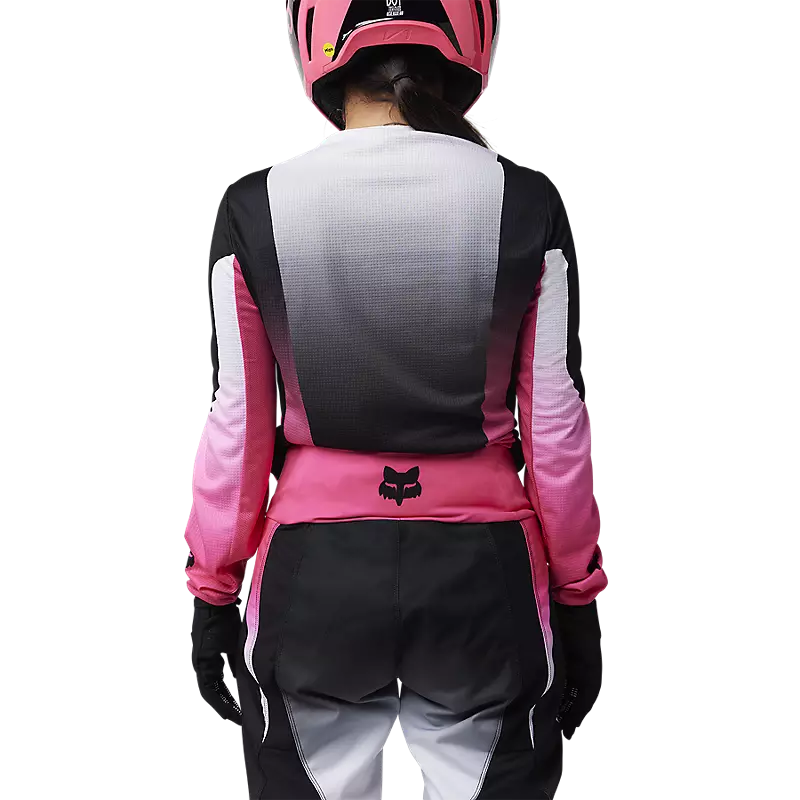 WMNS 180 LEAN JERSEY in a stylish design, showcasing its comfortable fit and lightweight fabric, ideal for active women.