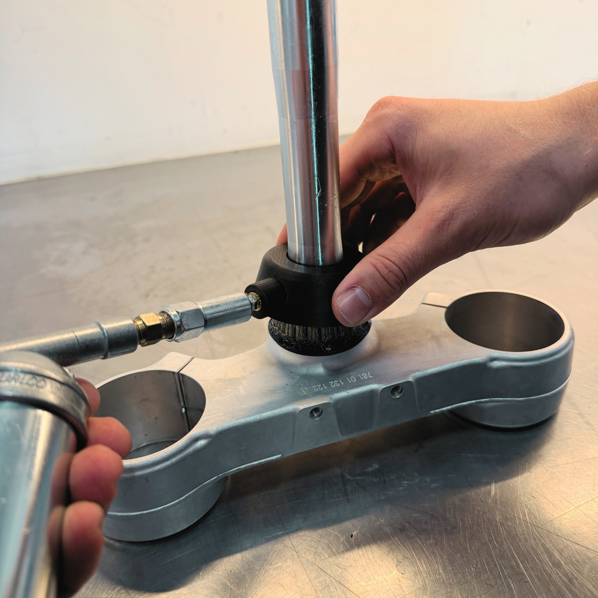 TvE Steering Stem Greaser