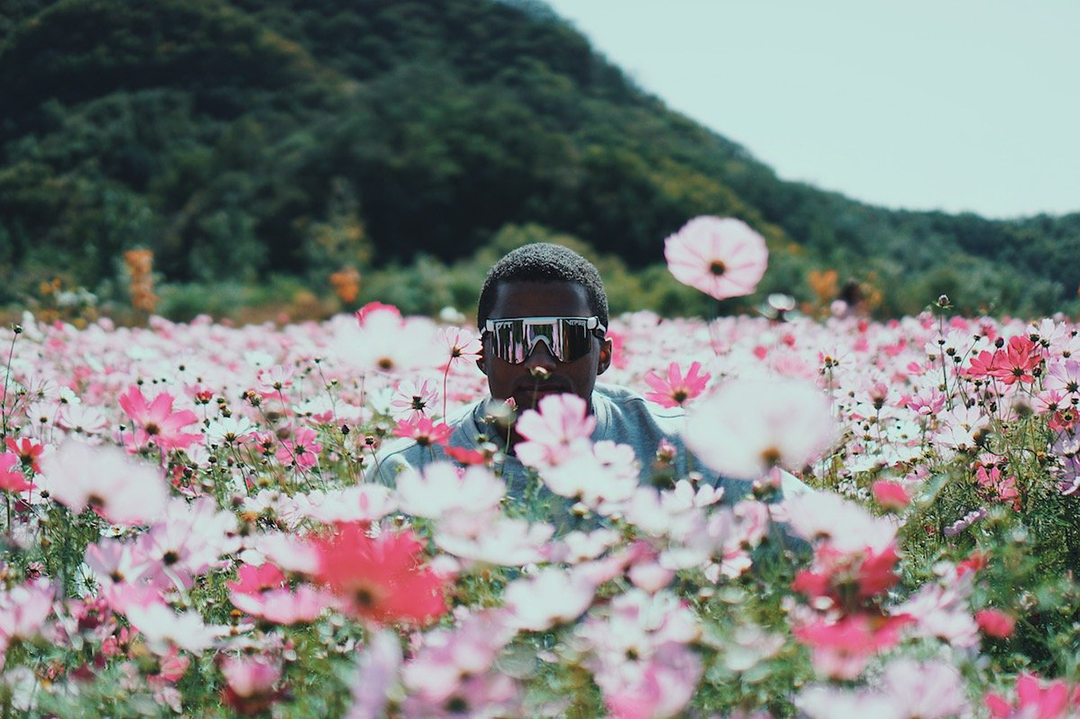 Lifestyle - in the flowers