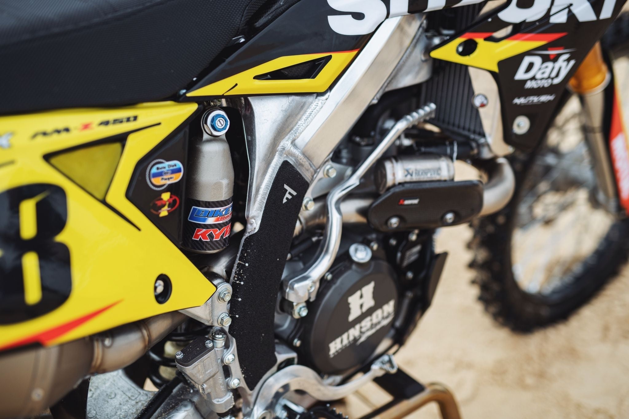 TvE SUZUKI FRAME GRIP