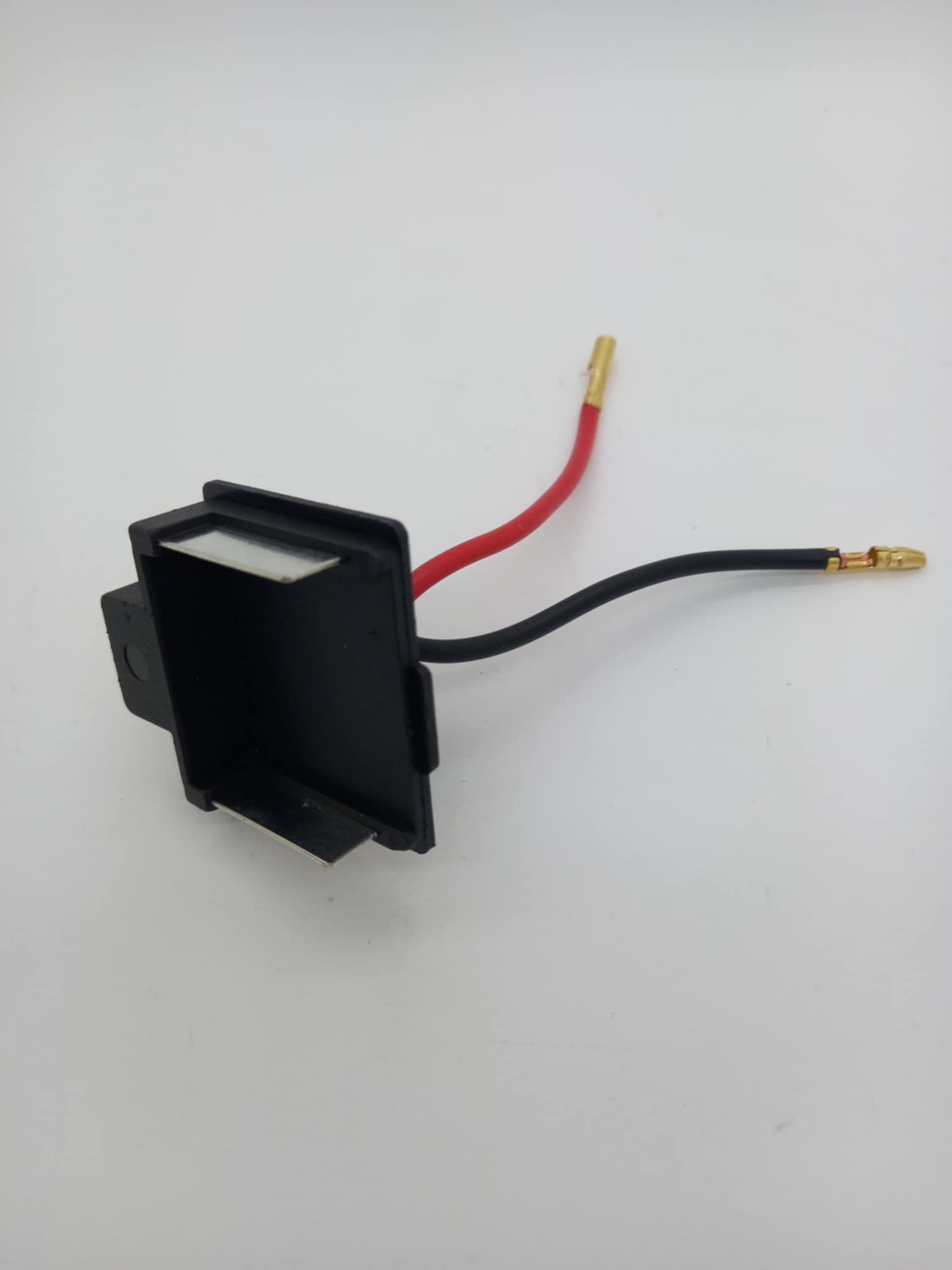 BATTERY CONNECTOR
