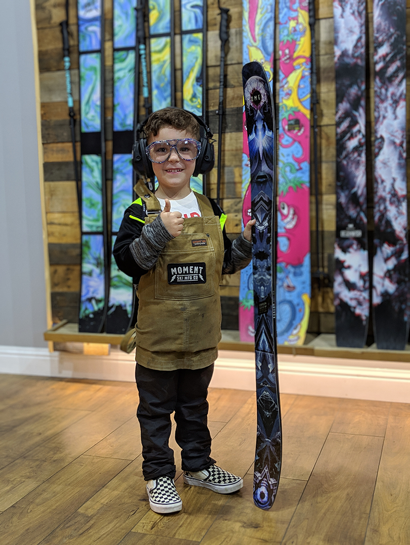 Lifestyle - kid with skis