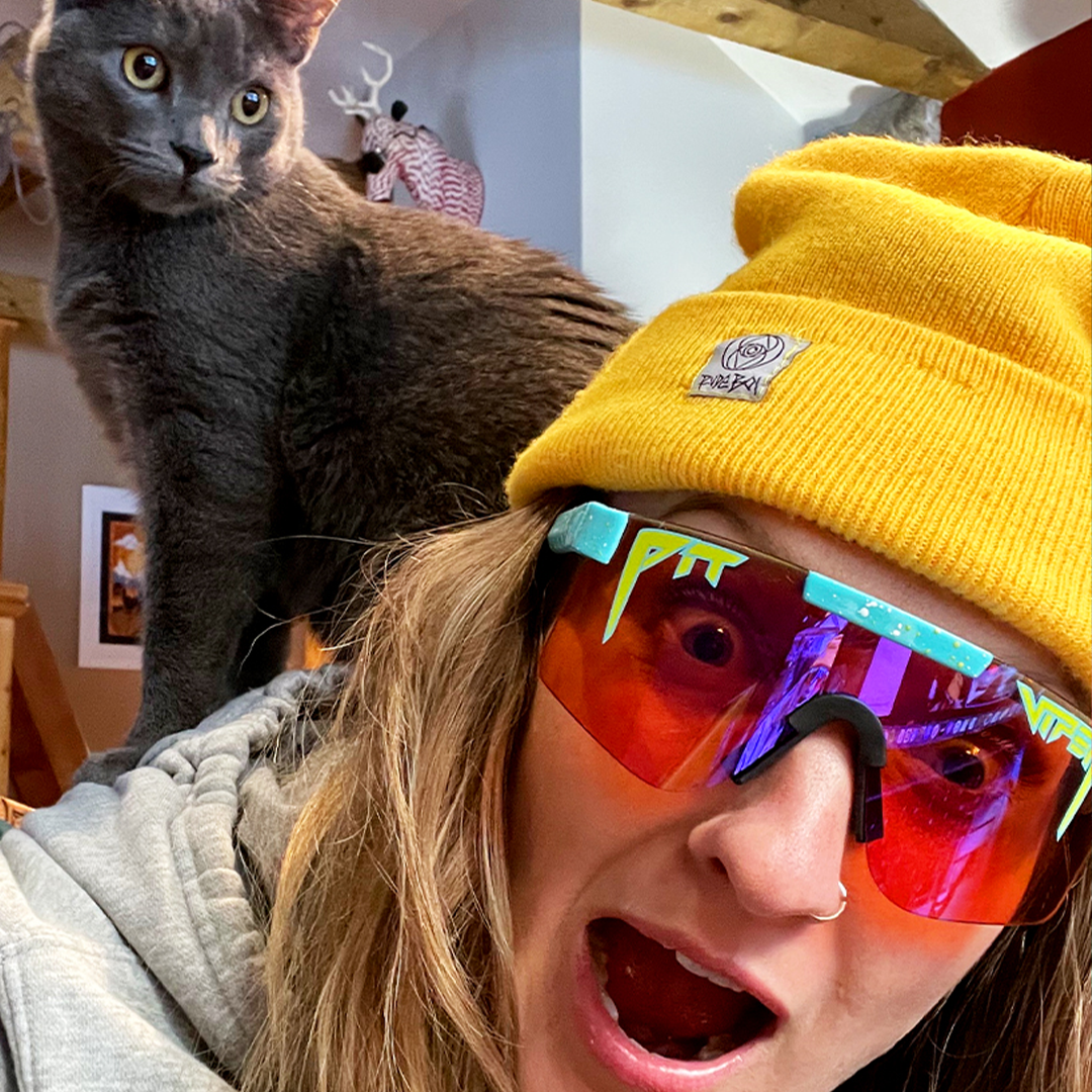 Narrow / Sunset | Woman with a cat wearing The Motorboat Original from Pit Viper Sunglasses