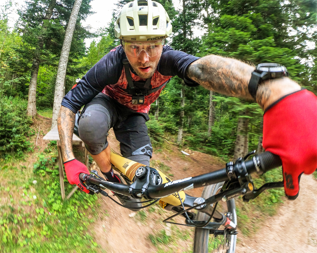 Lifestyle - mountain biker hitting big gap