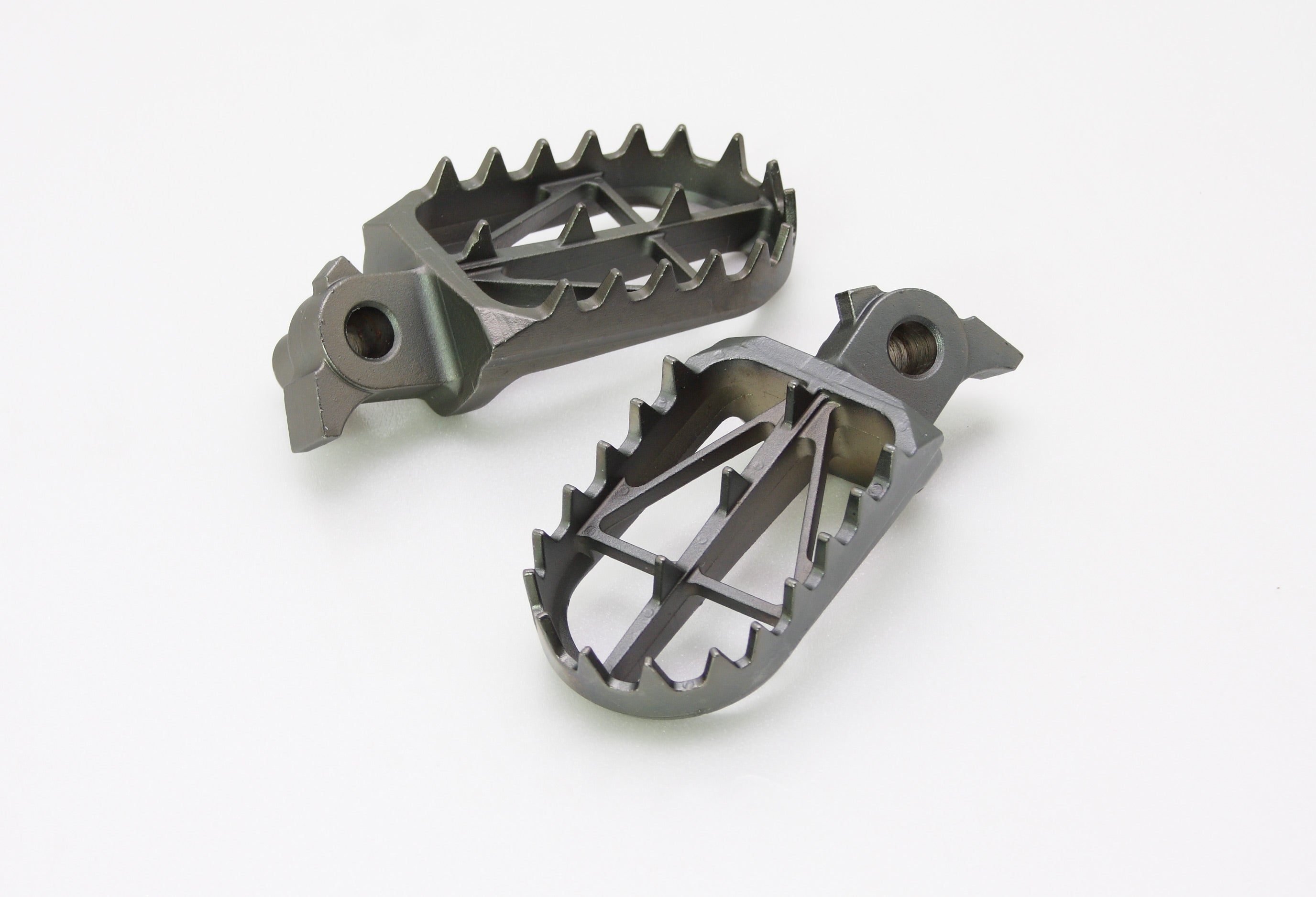 Wide Foot Pegs compatible with YZ125/250 99-21 and Mid YZF 17-21 models, showing detailed view of pegs and fitment design