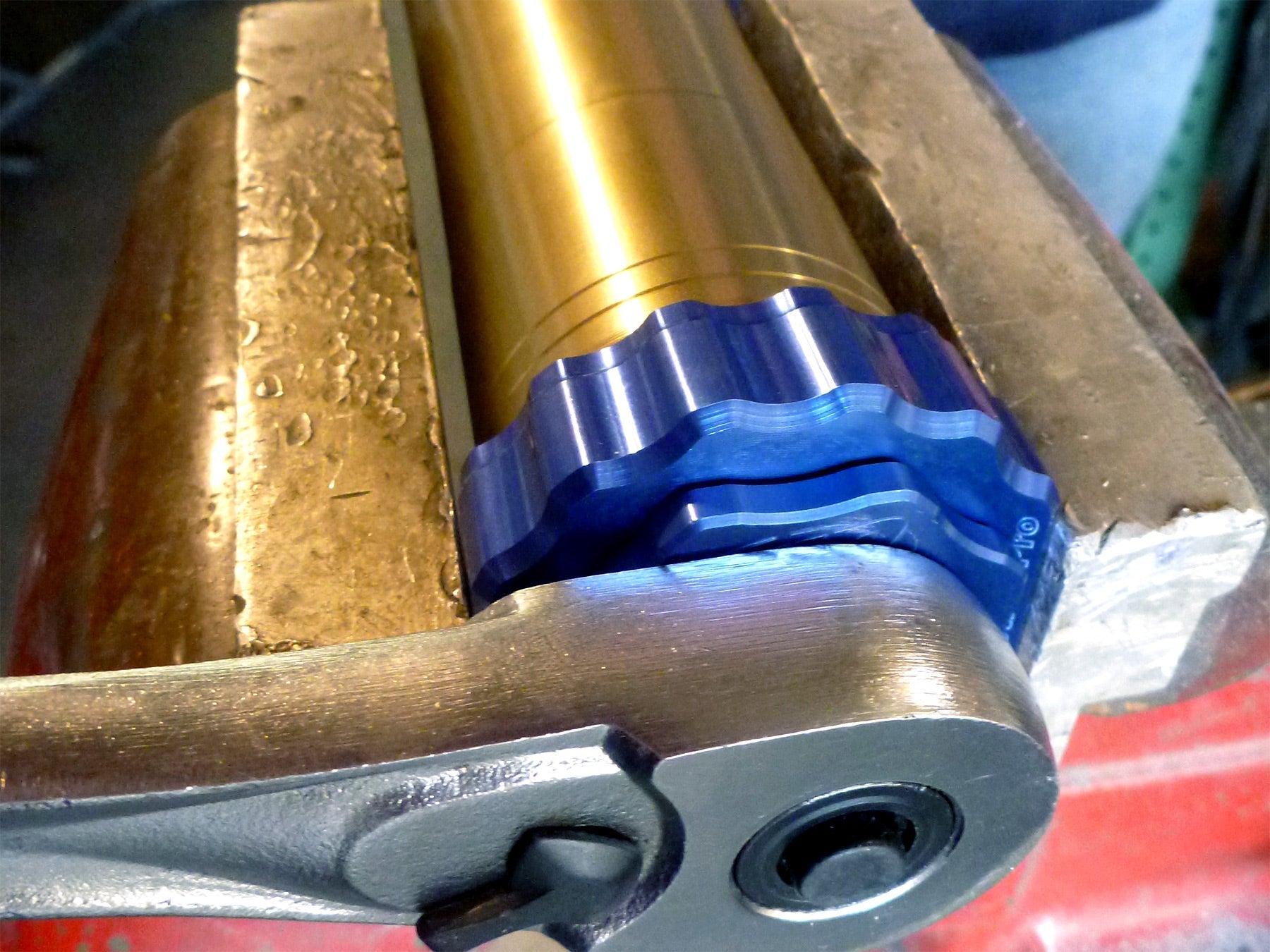 2-piece fork tool designed for KYB twin chamber forks, including cap and compression cartridge components.