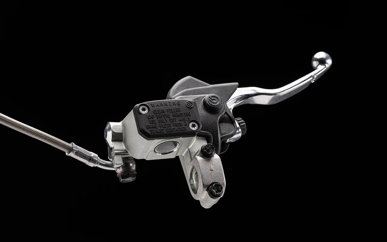Front brake master cylinder assembly for motorcycles with clear view of components